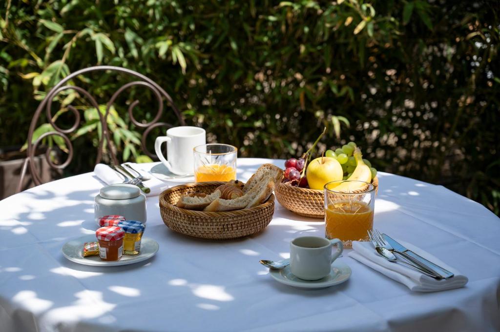 a table with a breakfast of bread and fruit on it at Lou Cagnard in Saint-Tropez