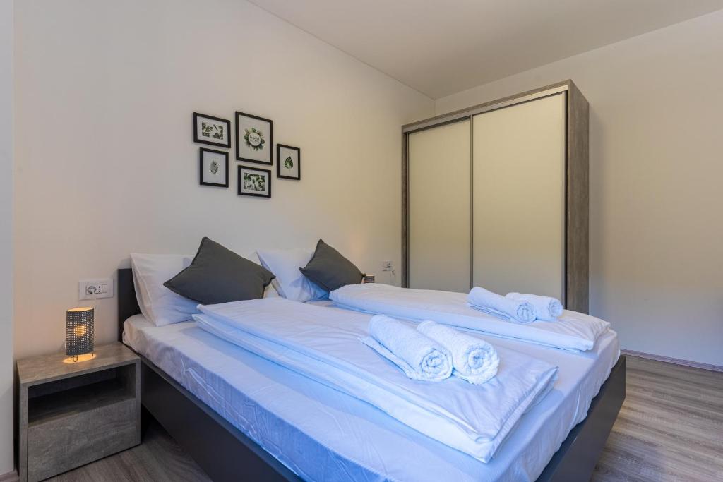 Posteľ alebo postele v izbe v ubytovaní SUNRISE ISLAND LOFT