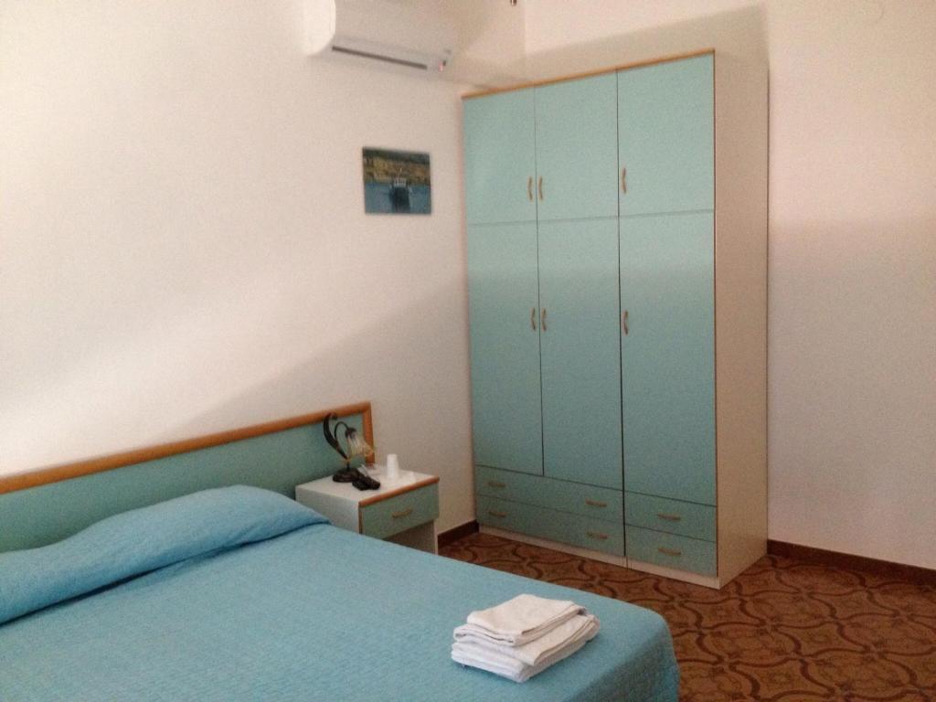 Postel nebo postele na pokoji v ubytování B&b La Scogliera