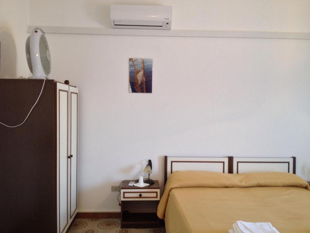 Postel nebo postele na pokoji v ubytování B&b La Scogliera