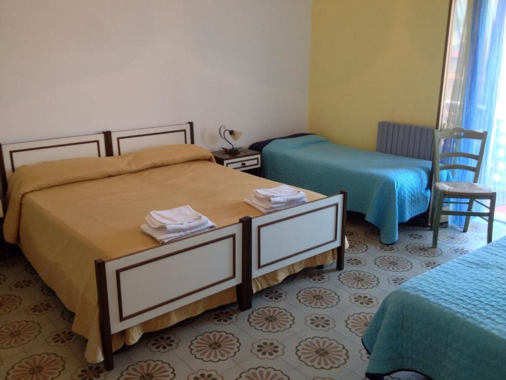 Postel nebo postele na pokoji v ubytování B&b La Scogliera