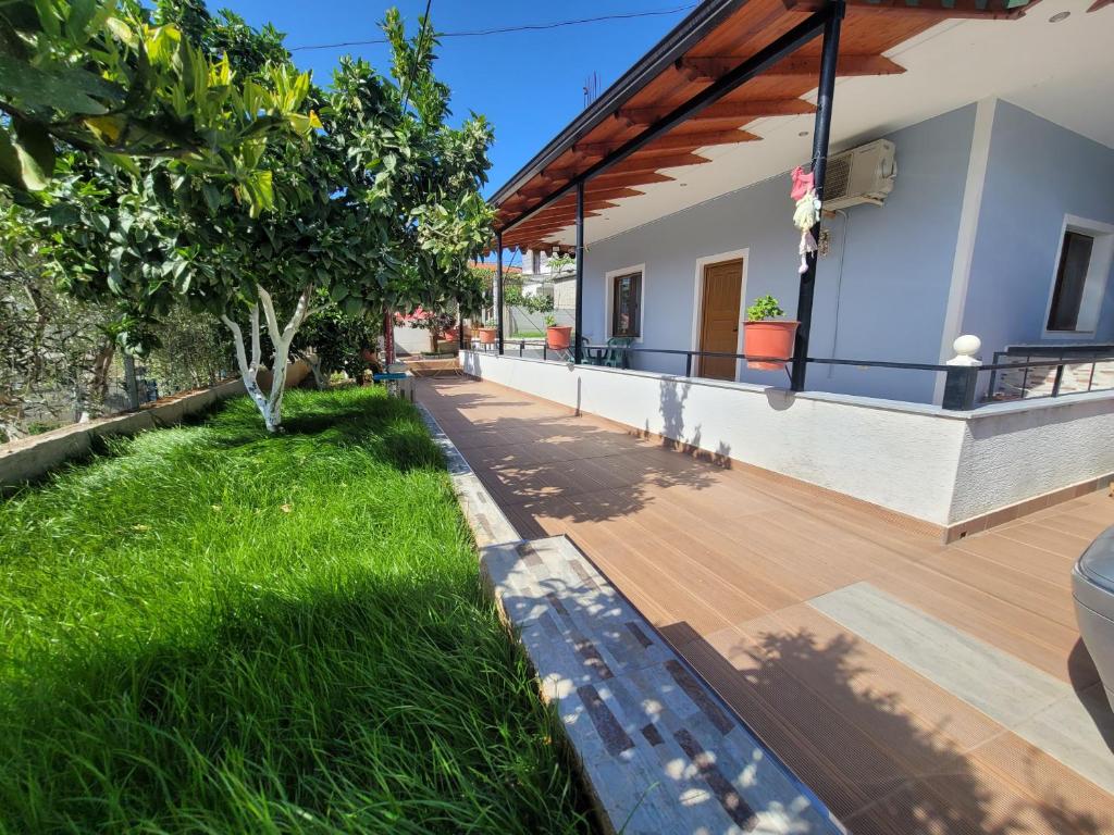 Vườn quanh Villa Bani