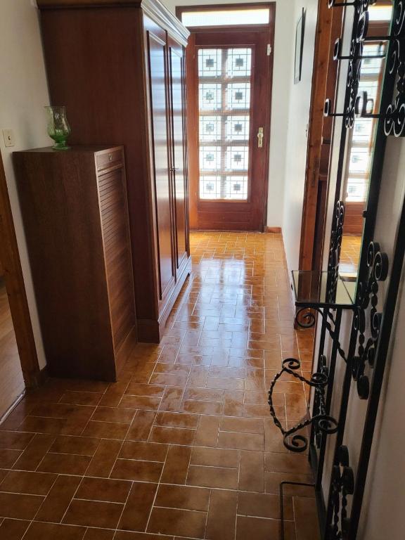 a hallway with a floor with a hallwayngth at Domaine du gros pata in Vaison-la-Romaine