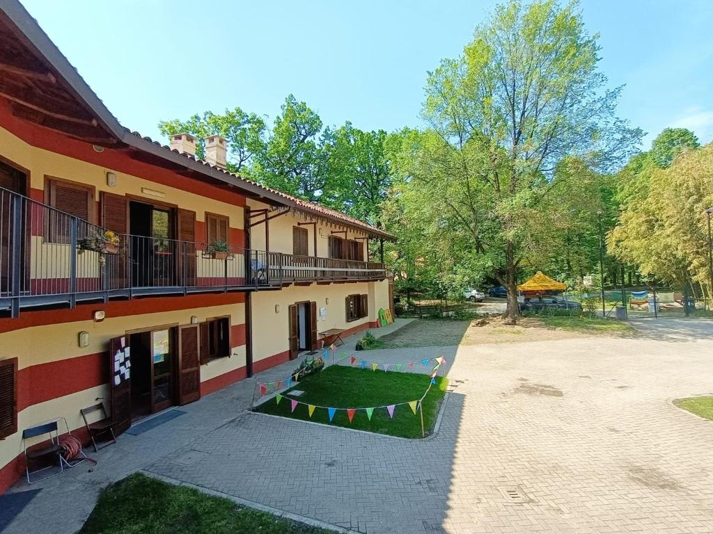 anterior view of a building with a yard at Cascina Govean in Alpignano
