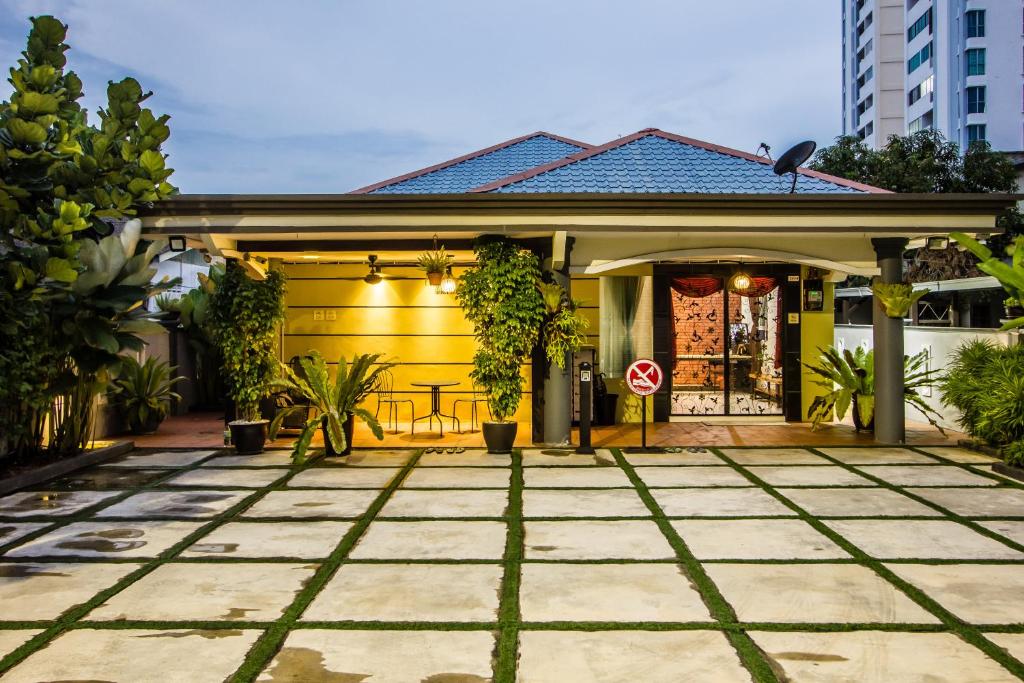 a yellow house with a stop sign in front of it at Surprised Homestay Butterworth in Butterworth