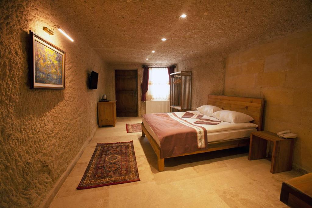 Postel nebo postele na pokoji v ubytování Narcissos Cave