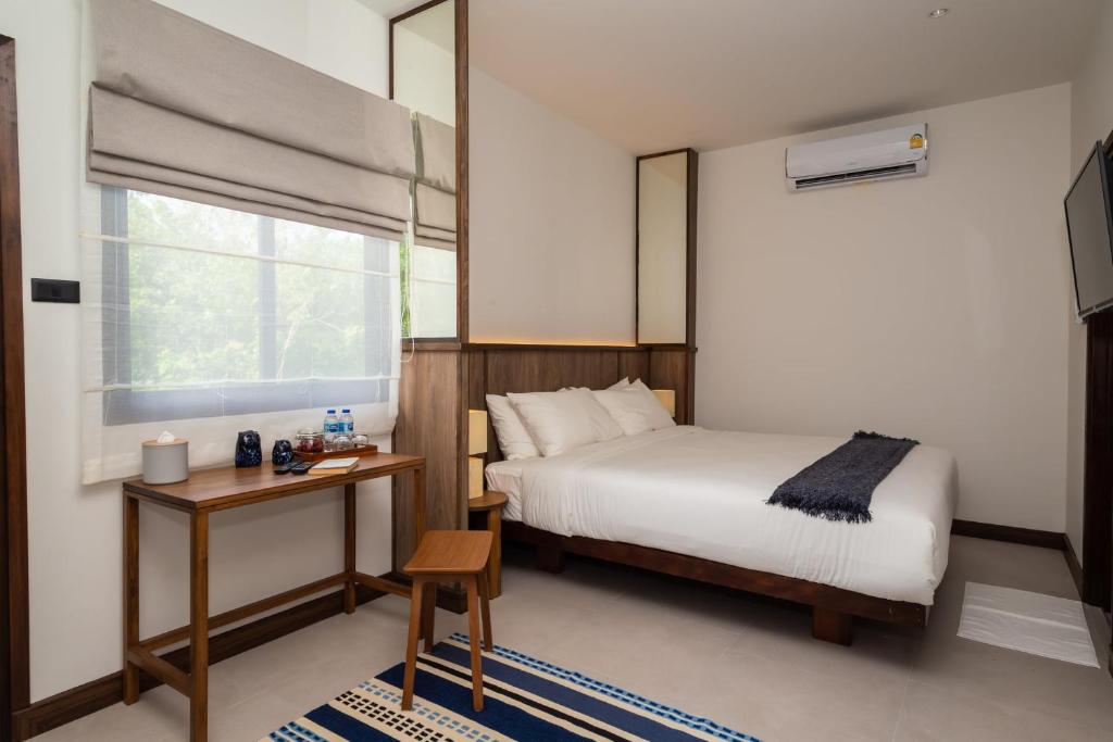 Baan Kamana Guest House - King Room With Garden View