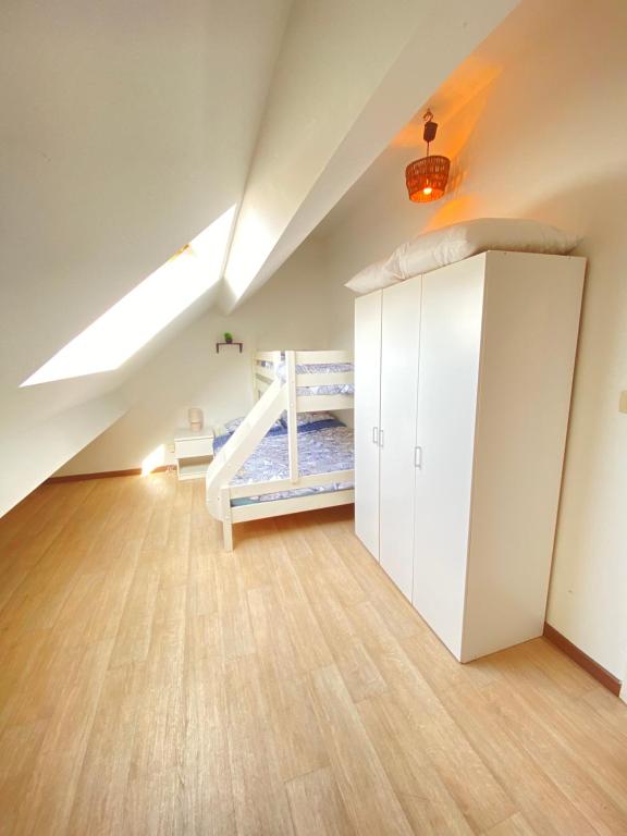 Postel nebo postele na pokoji v ubytování Cosy 2-Bedroom Apartment in the center of Hotton