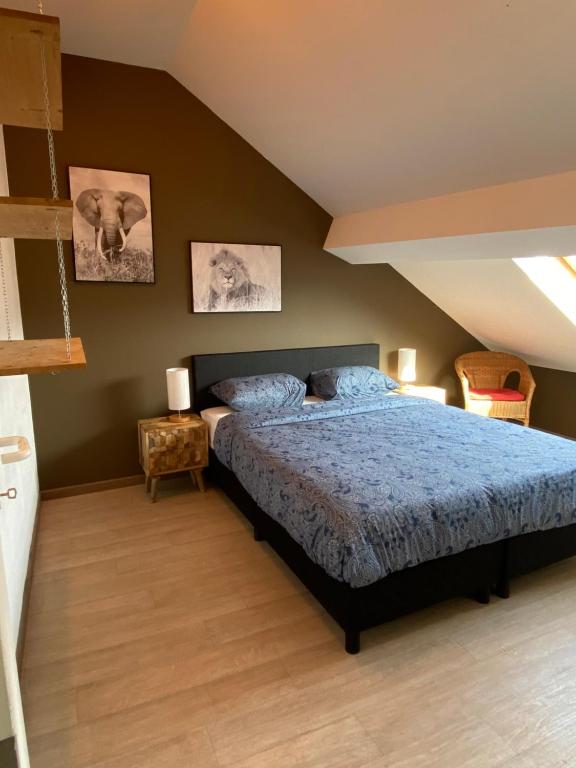 Postel nebo postele na pokoji v ubytování Cosy 2-Bedroom Apartment in the center of Hotton