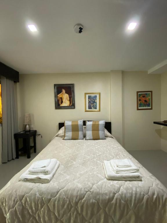 Tempat tidur dalam kamar di Casa Cecilia Hotel