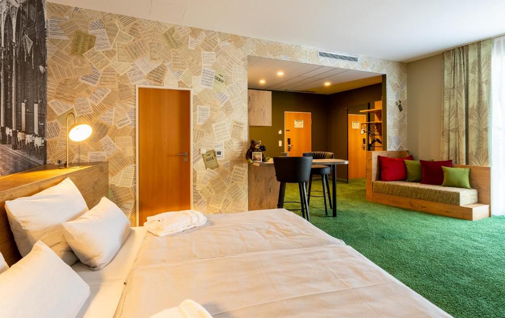Postel nebo postele na pokoji v ubytování mightyTwice Hotel Dresden