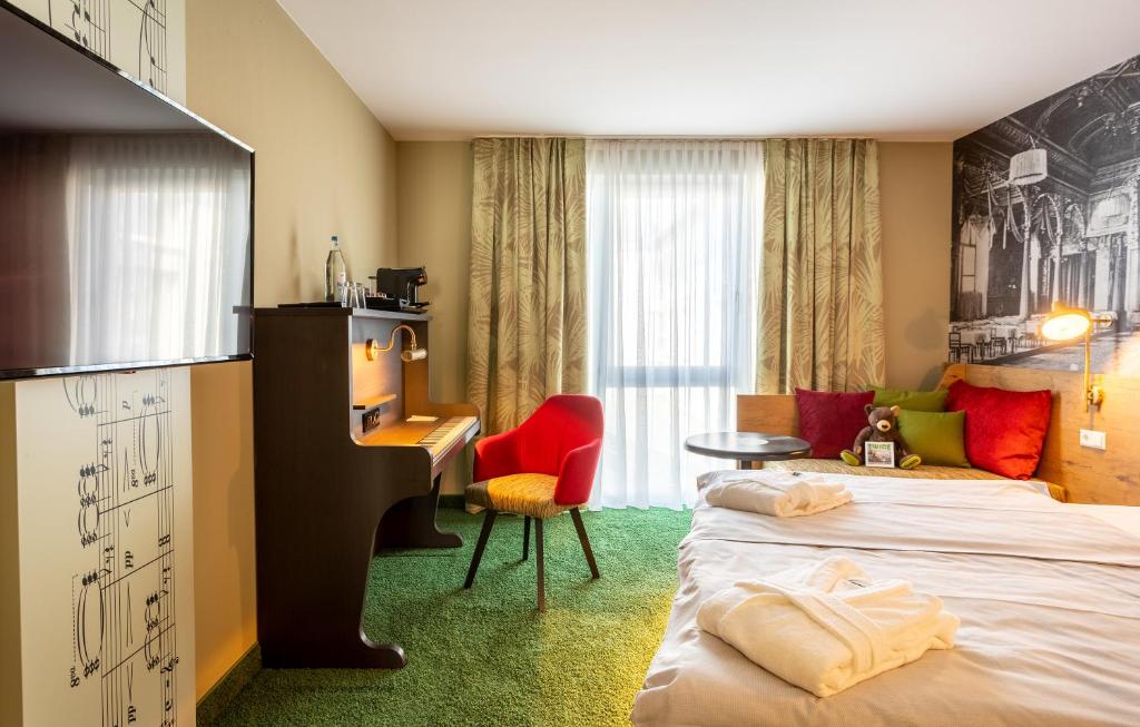 Postel nebo postele na pokoji v ubytování mightyTwice Hotel Dresden