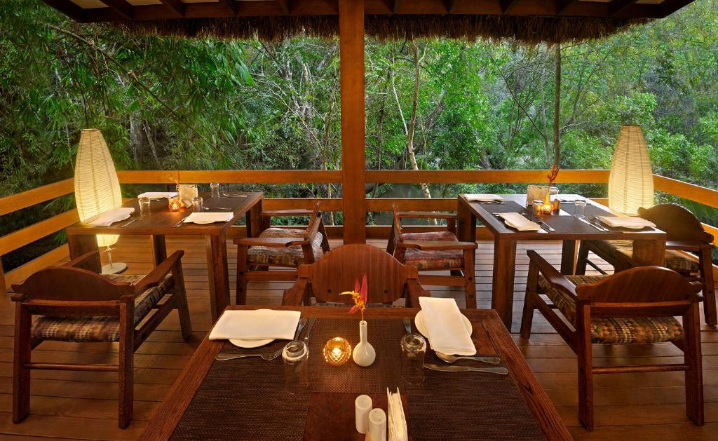 Restaurace v ubytování Amanvana Spa Resort, Coorg
