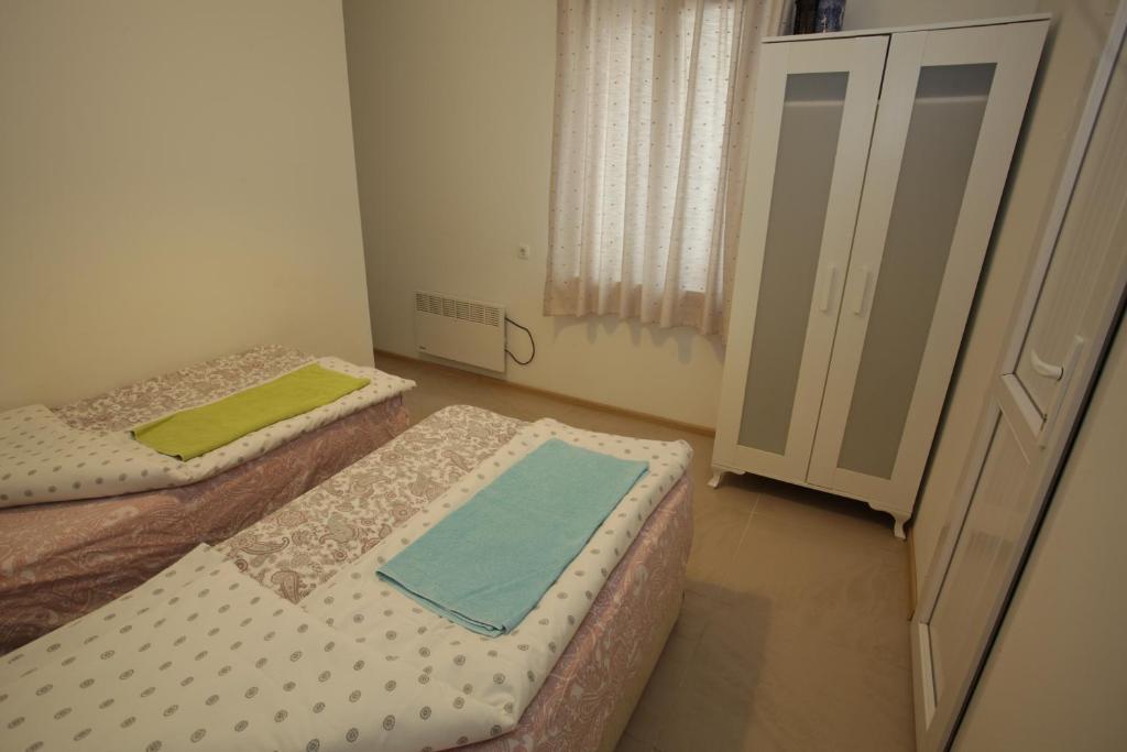 Postel nebo postele na pokoji v ubytování Sukhum City Mini Hotel