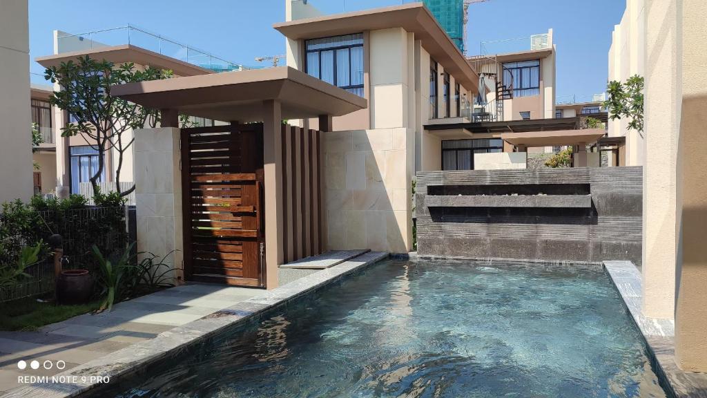 Bazén v ubytování Long Hải Villas trong Wyndham garden Cam Ranh nebo v jeho okolí