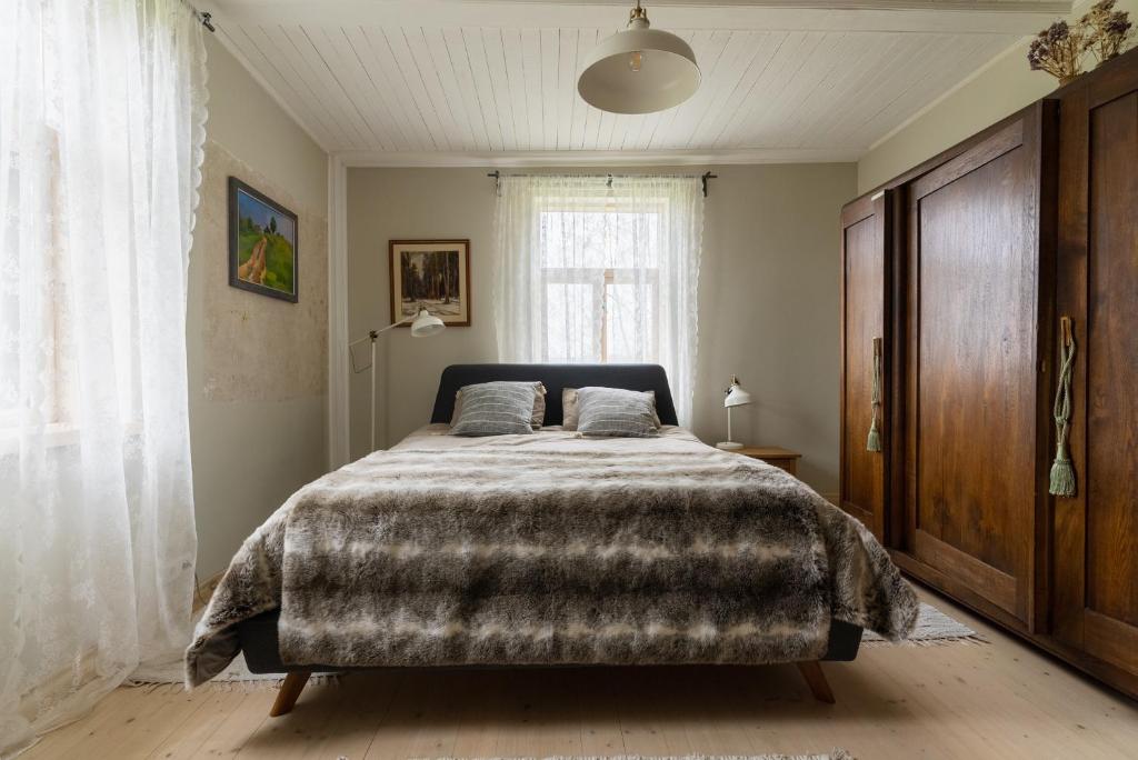 Newly renovated Latvian farm house - Twee Slaapkamers Huis