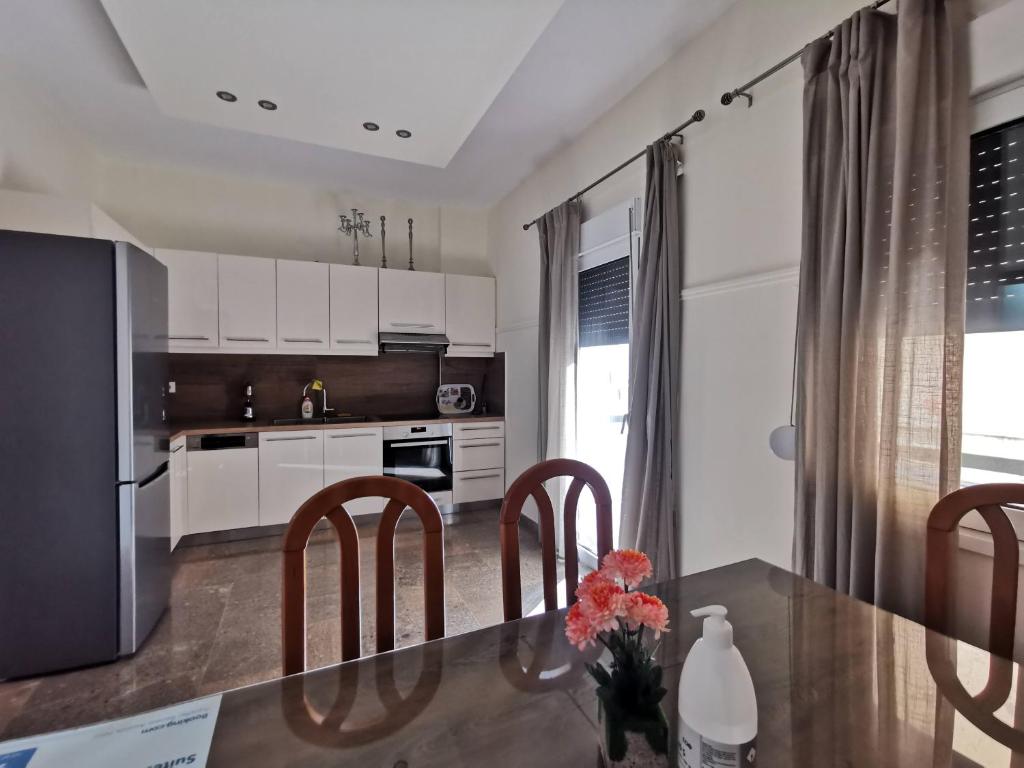 Kuchyň nebo kuchyňský kout v ubytování NAFPAKTOS Beach luxury Suites