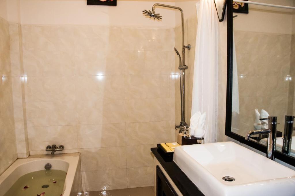 Koupelna v ubytování Private Boutique Home with Pool, The Fin Inn