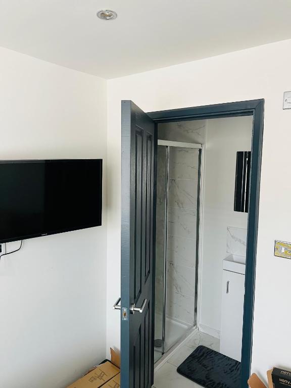 Green Lantern, Private En-suite Double Bedroom - 带私人浴室的双人间