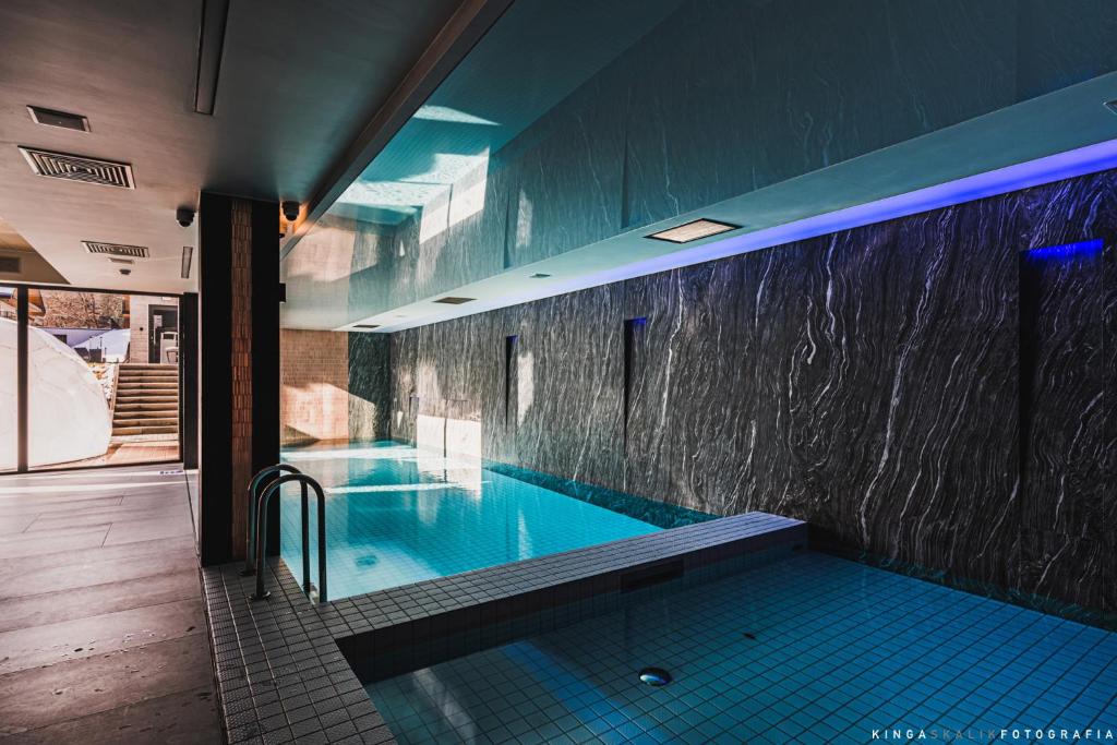 Bazén v ubytování Tremonti Hotel Karpacz nebo v jeho okolí