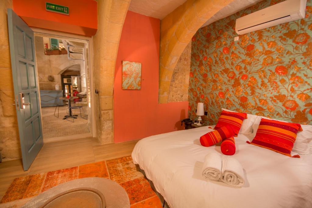 Postel nebo postele na pokoji v ubytování The Vincent Boutique Suites