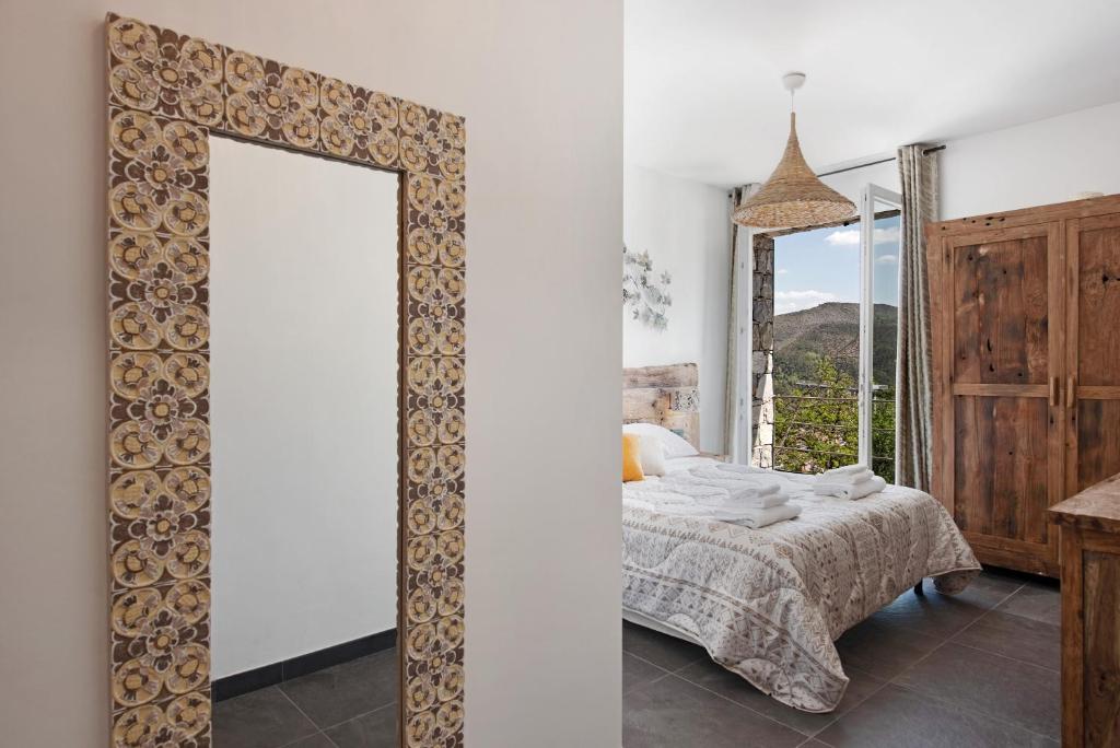 A bed or beds in a room at Villa Lice - Coronata