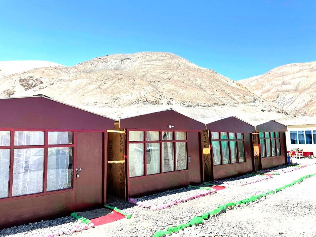 Pangong Delight Camps and Cottages взимку