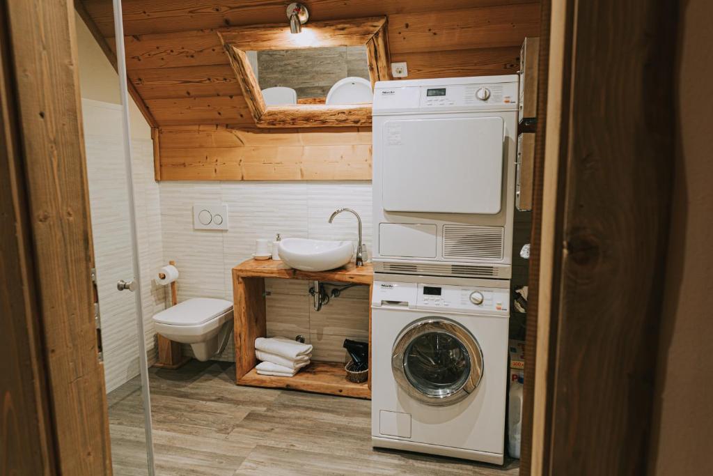 Foto dalla galleria di Hostel Lukna a Mojstrana