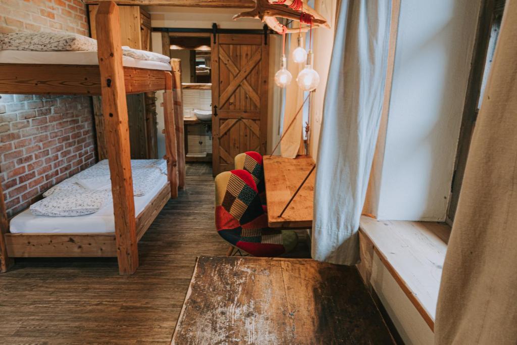 Letto o letti in una camera di Hostel Lukna