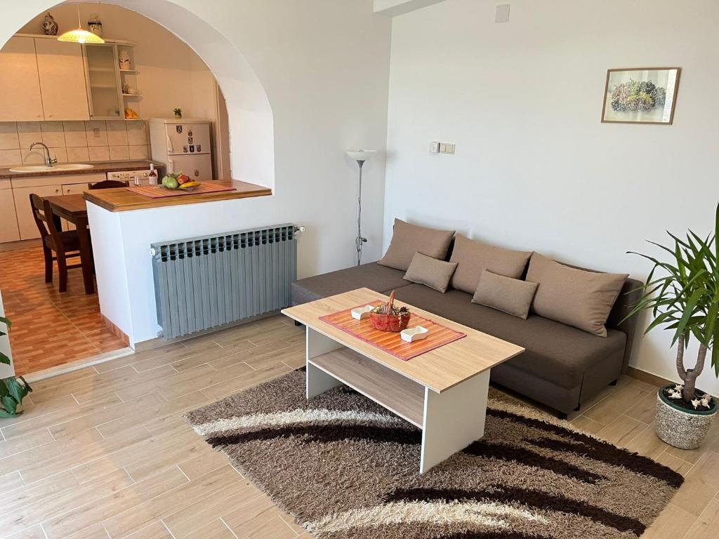 Kuchyňa alebo kuchynka v ubytovaní Apartman Maša
