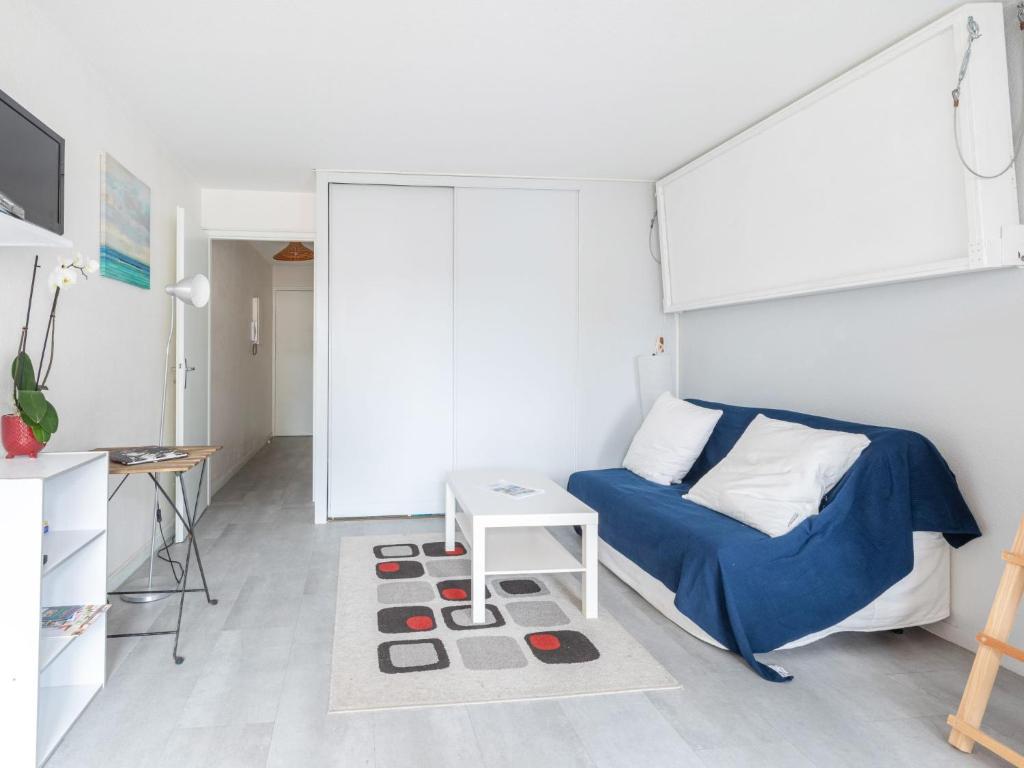 Zona d&#39;estar a Apartment Les H&eacute;lianthes-1 by Interhome