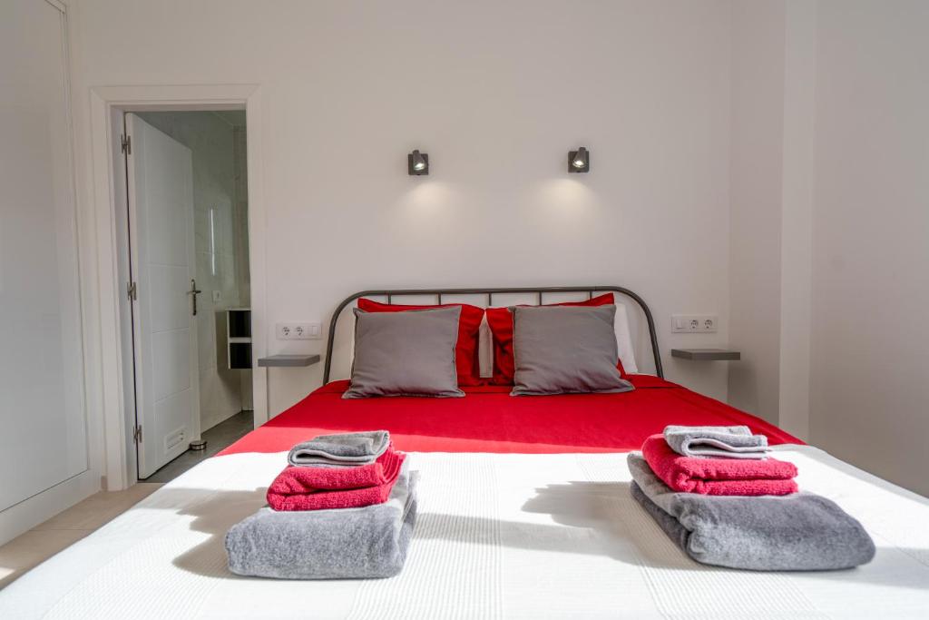 Postel nebo postele na pokoji v ubytování Luxurious apartment with large terrace and sea views