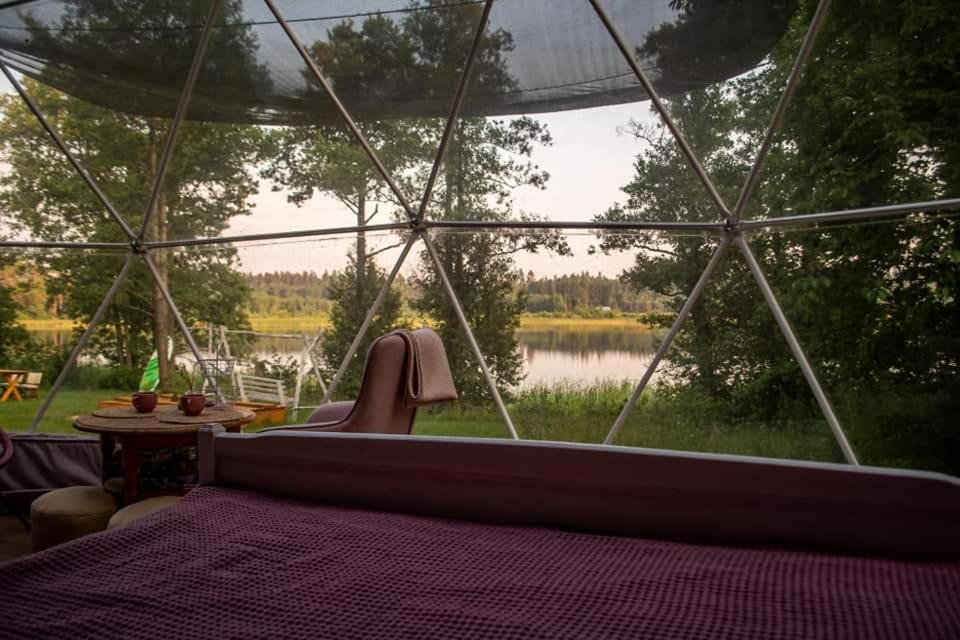 Vonkajšia záhrada v ubytovaní Niezwykła Cisza Glamping & Sauna