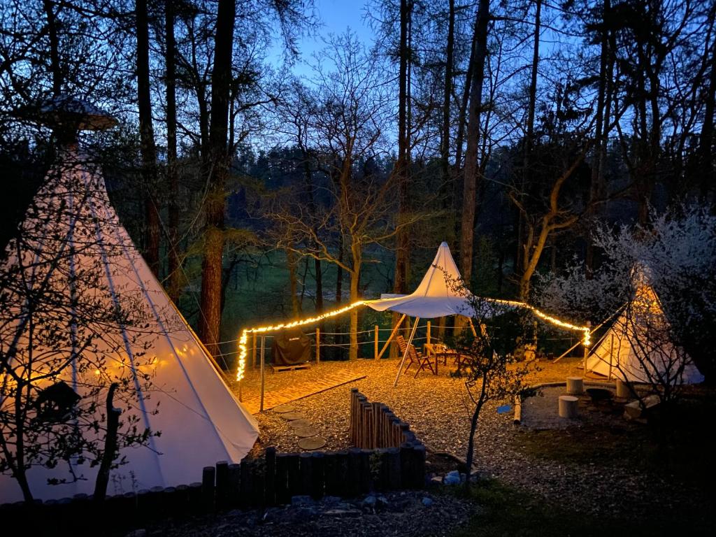Foto sihtkohas Unhošť asuva majutusasutuse Glamping Nad Meandry galeriist