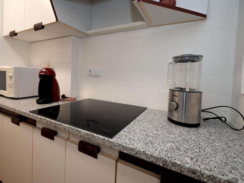 Kuchyň nebo kuchyňský kout v ubytování Apartment Osuna by Interhome