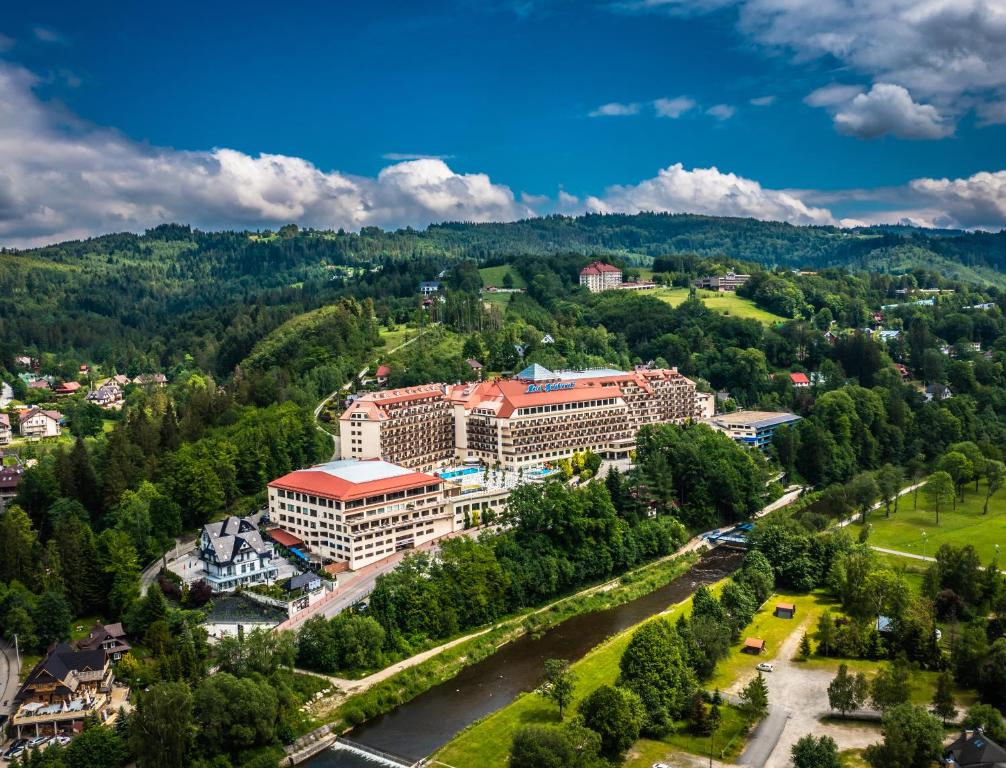 an aerial view of the university of akhtarörörörörörör university at Hotel Gołębiewski Wisła in Wisła