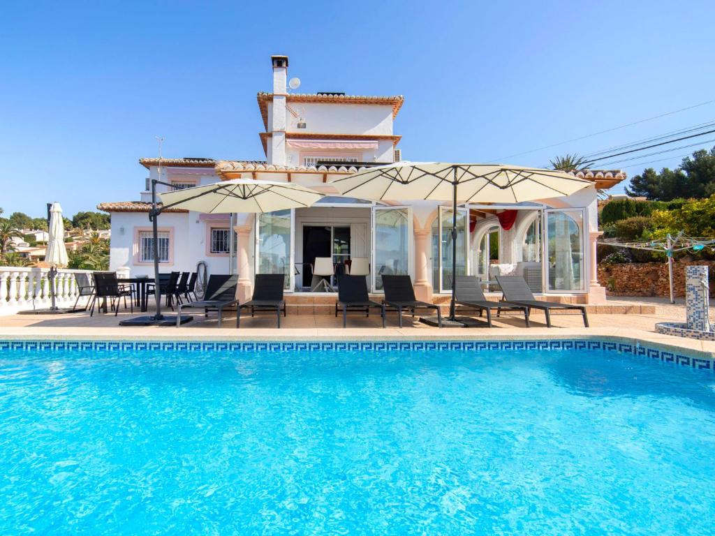 Bazén v ubytování Villa Septimo Cielo by Interhome nebo v jeho okolí