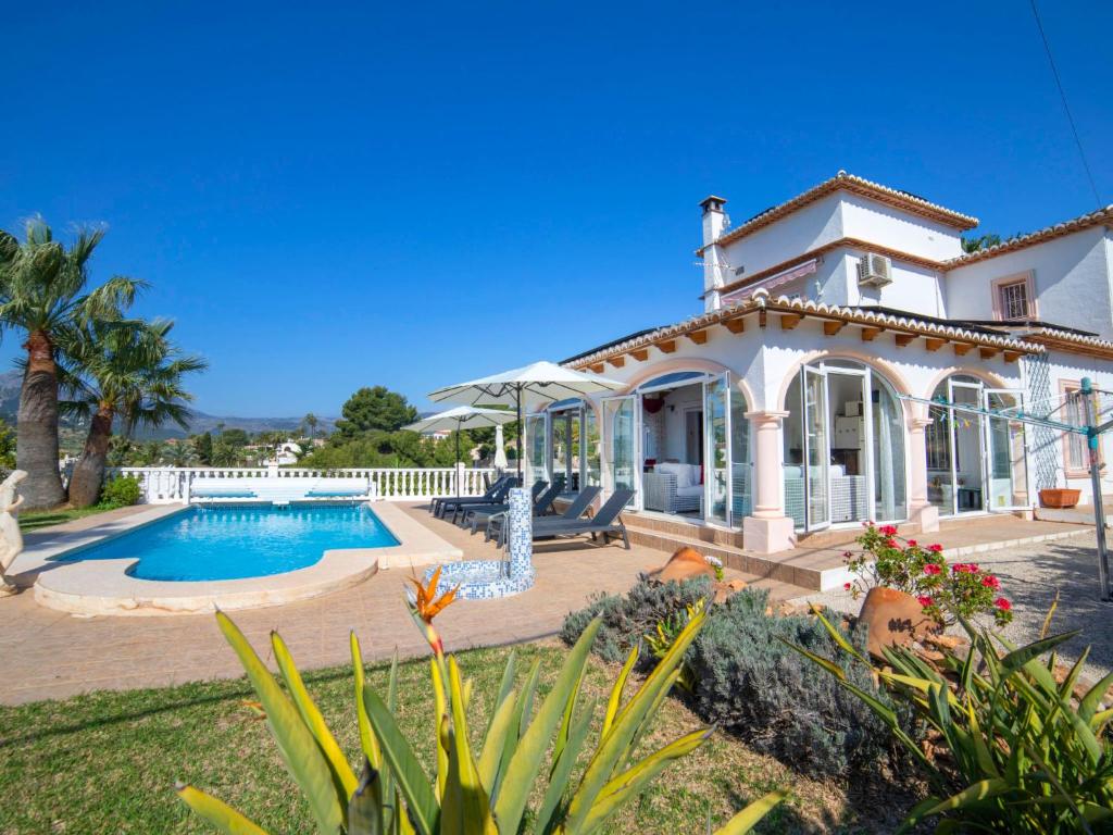 Bazén v ubytování Villa Septimo Cielo by Interhome nebo v jeho okolí