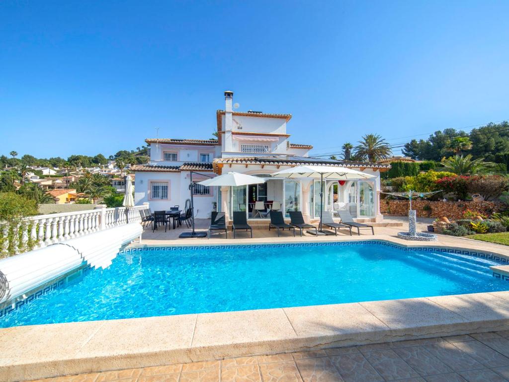 Bazén v ubytování Villa Septimo Cielo by Interhome nebo v jeho okolí