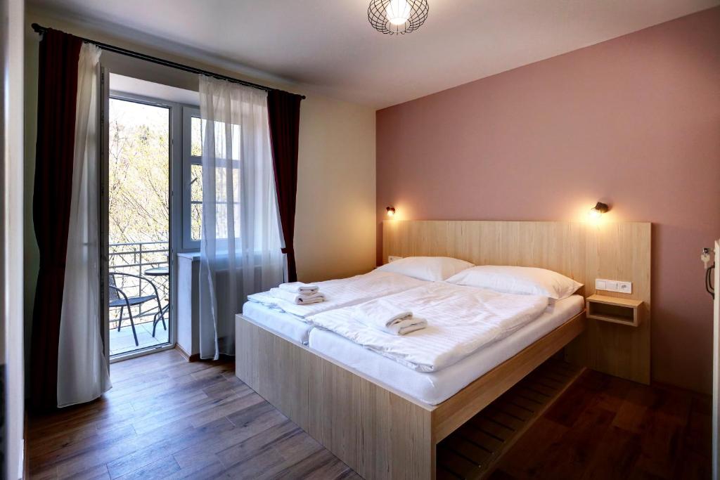Ένα ή περισσότερα κρεβάτια σε δωμάτιο στο Apartmány Tatra