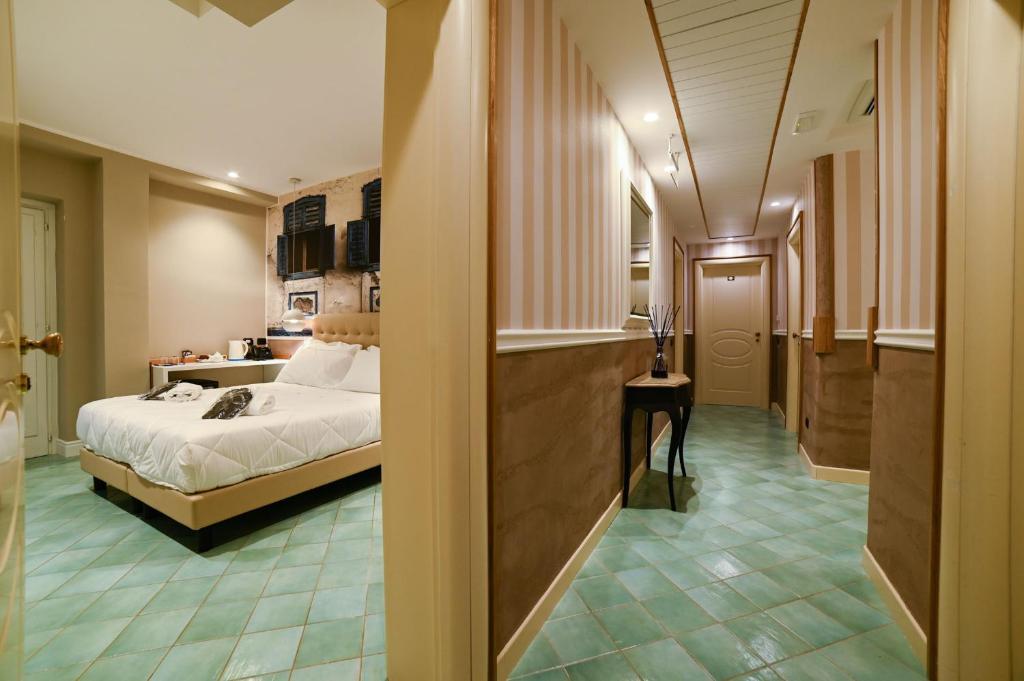 A bed or beds in a room at Hotel Sogaris