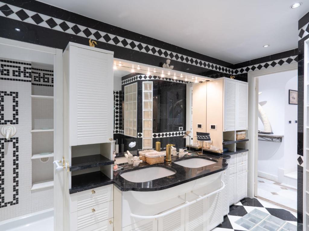 A kitchen or kitchenette at Apartment Grimaldi by Interhome