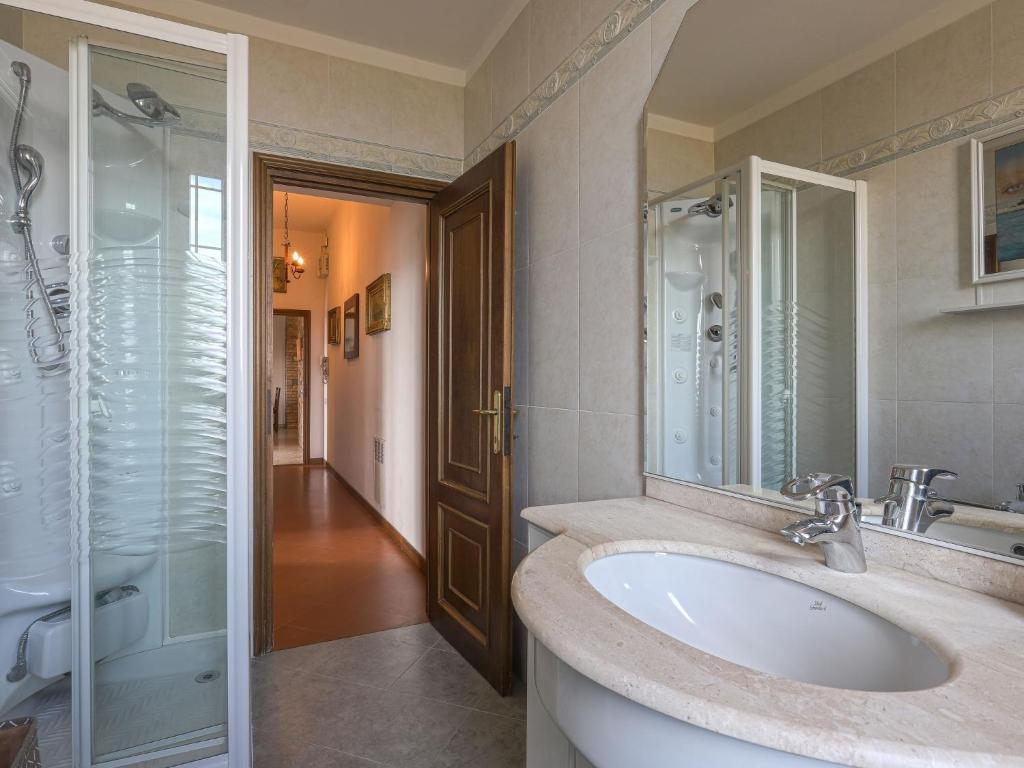 Łazienka w obiekcie Holiday Home Casa Alfredo by Interhome
