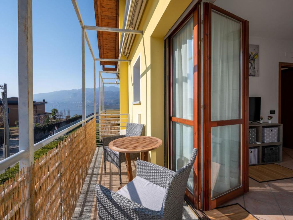 Balkon lub taras w obiekcie Apartment Borgo San Giulio by Interhome