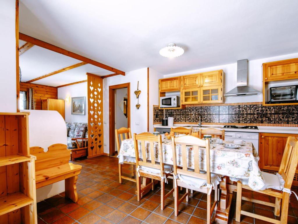 Kuchyňa alebo kuchynka v ubytovaní Apartment Cesa Veja by Interhome