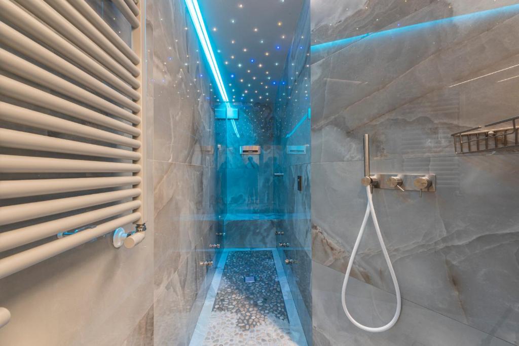 A bathroom at Apartments Florence - Dragomanni Loft with patio