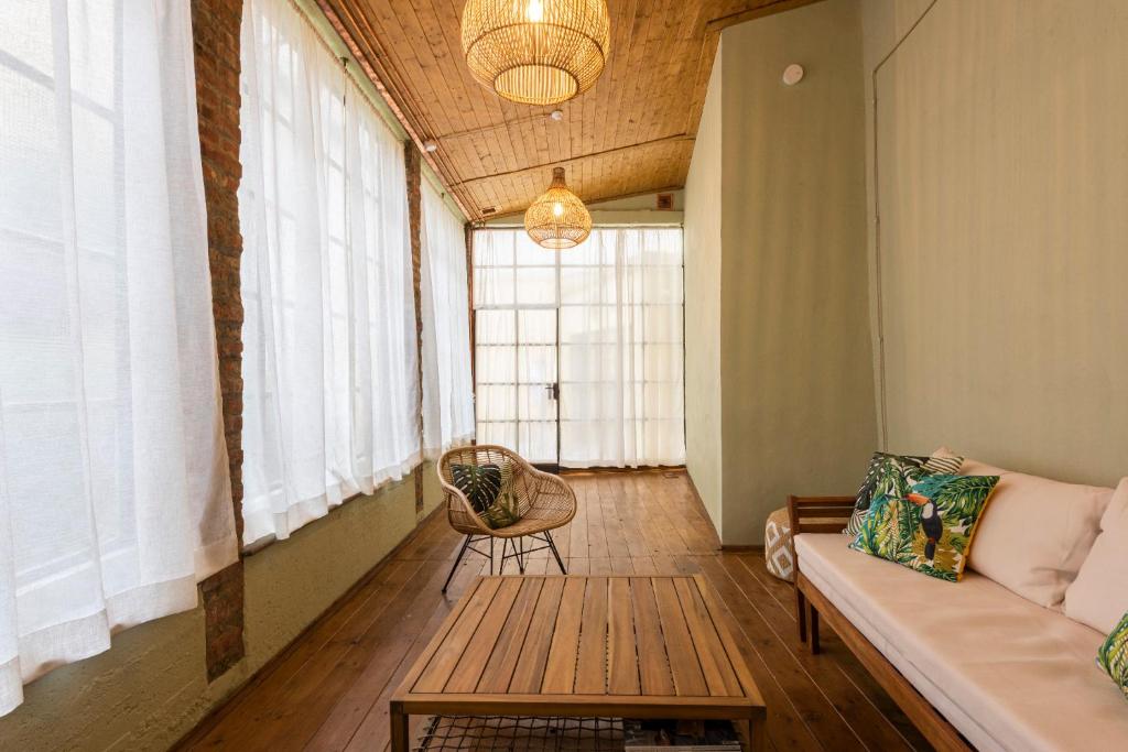 A seating area at Apartments Florence - Dragomanni Loft with patio