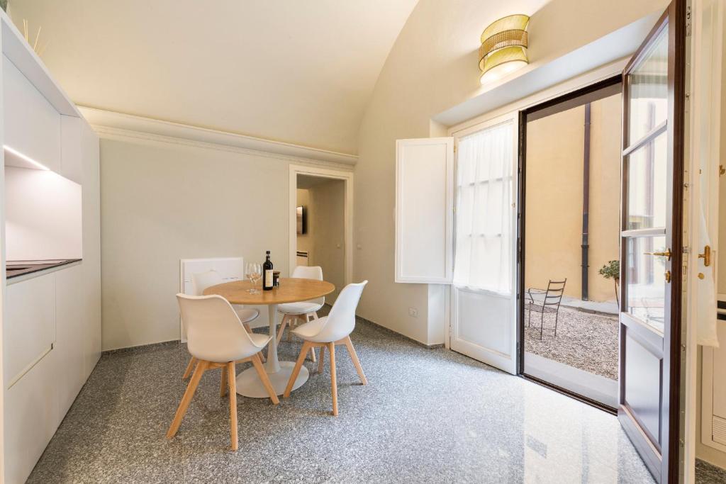 Kép Apartments Florence - Dragomanni Loft with patio szállásáról Firenzében a galériában