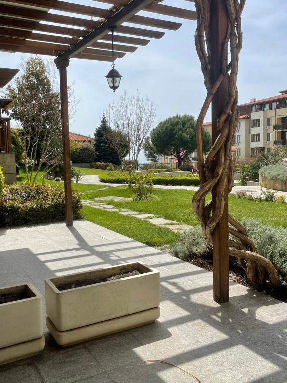 Eden of garden, Vlas
