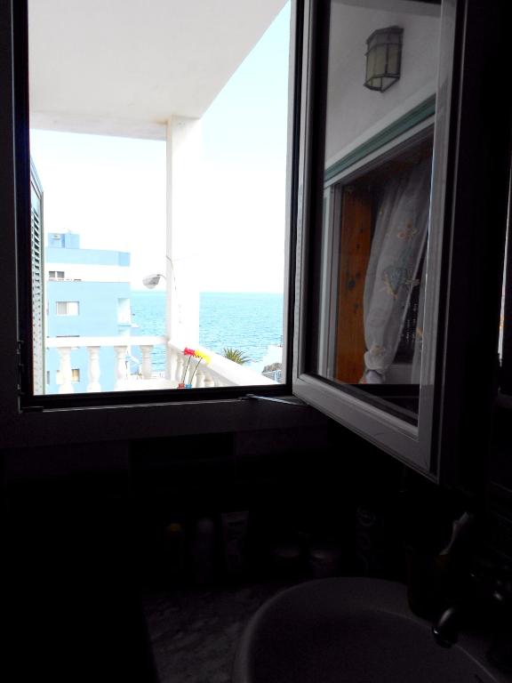Fotografia z galérie ubytovania Cozy House in Candelaria, Sea View v destinácii Candelaria
